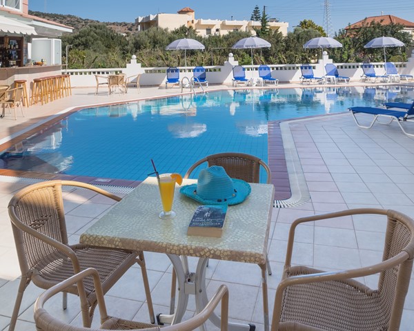 Athena Apartments in Stalis