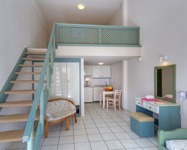 Athena Apartments in Stalis