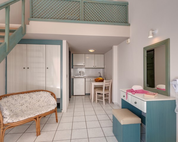 Athena Apartments in Stalis